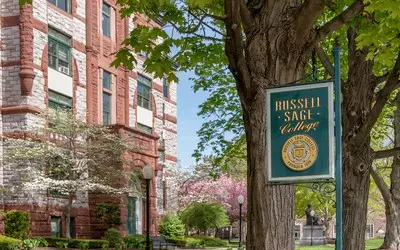 Russell Sage College Campus, Troy, 89
